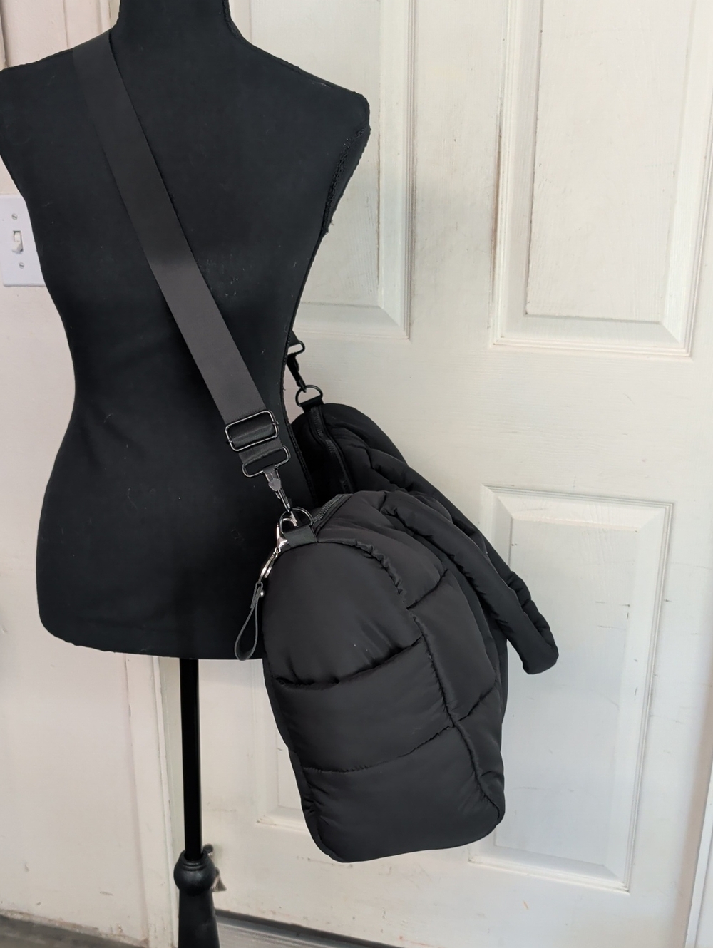 Wilo the Label  Multipocket Weekender Bag - Picture 4 of 14